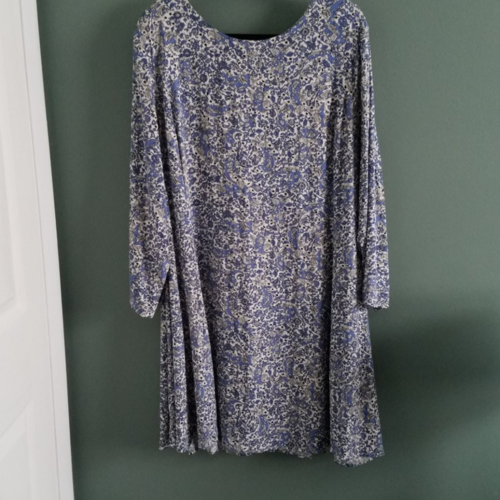 Floral long-sleeved dress